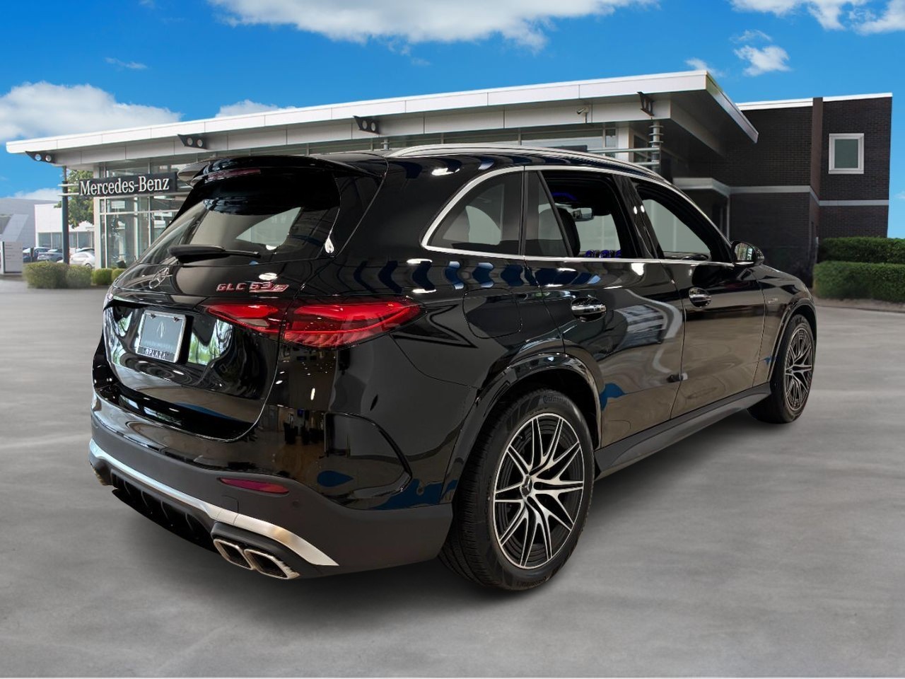 Mercedes-Benz GLC Vehicle Full-screen Gallery Image 3