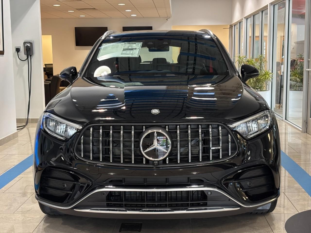 Mercedes-Benz GLC Vehicle Full-screen Gallery Image 6