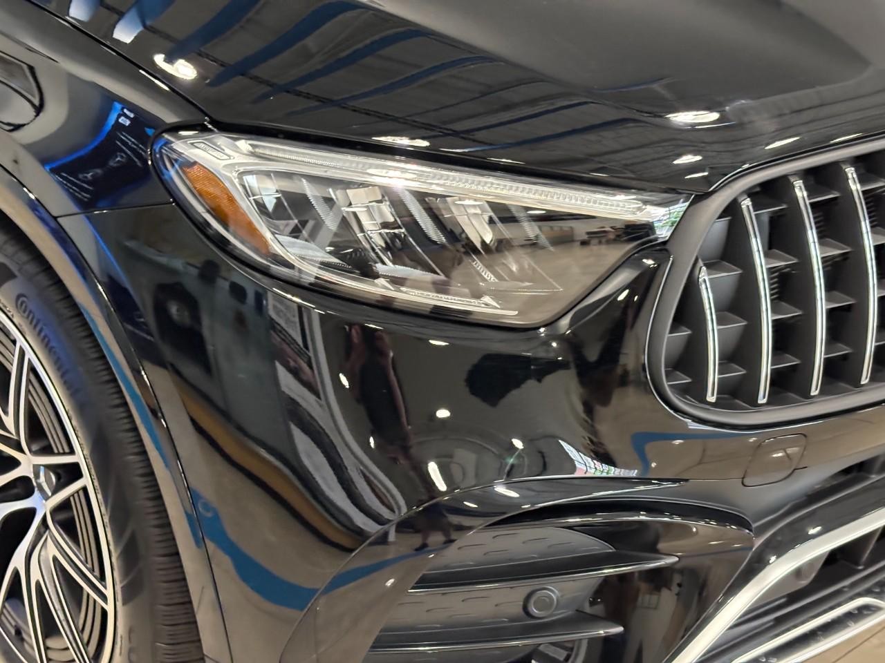 Mercedes-Benz GLC Vehicle Full-screen Gallery Image 7