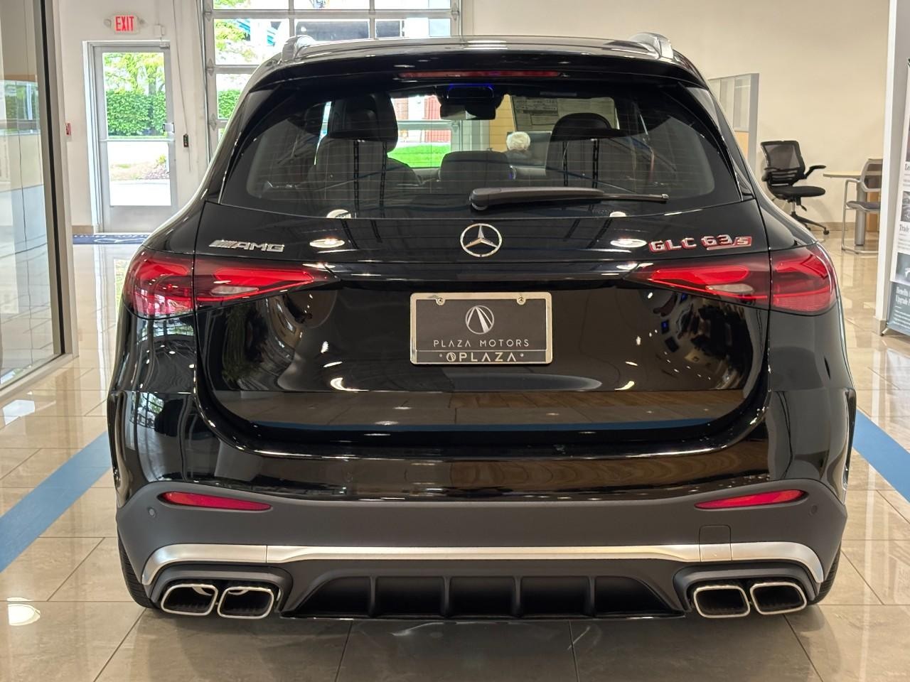 Mercedes-Benz GLC Vehicle Full-screen Gallery Image 9