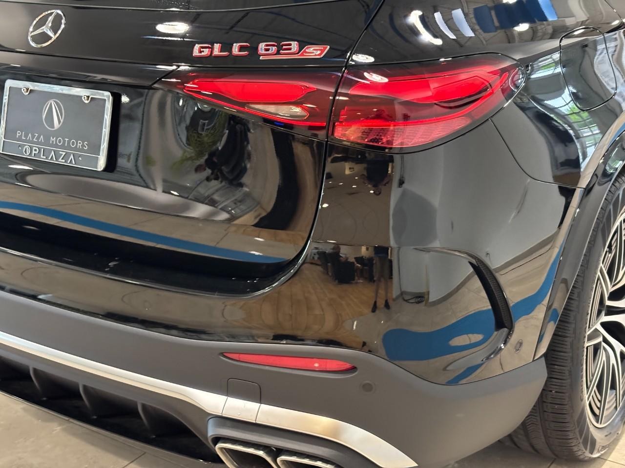 Mercedes-Benz GLC Vehicle Full-screen Gallery Image 11