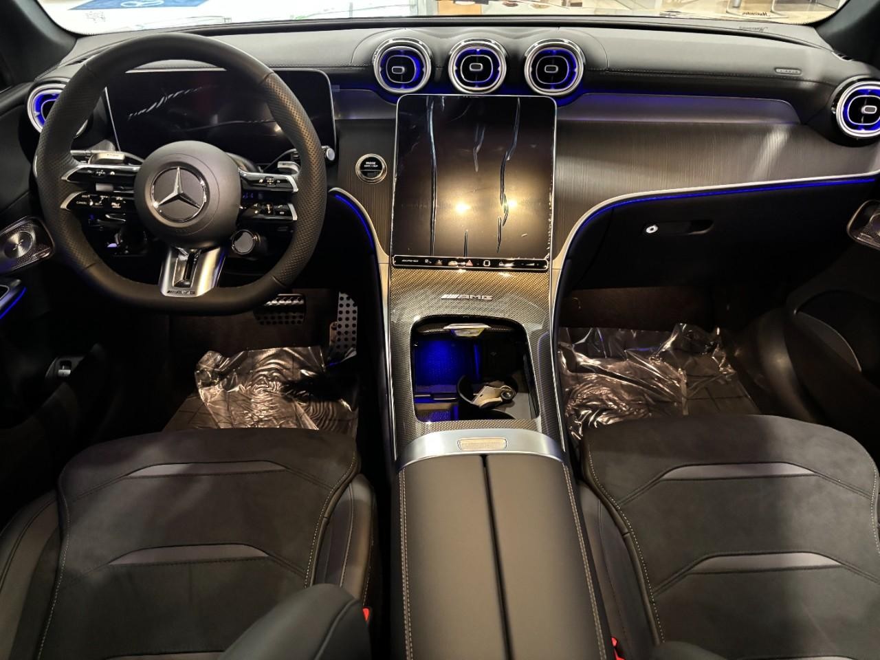 Mercedes-Benz GLC Vehicle Full-screen Gallery Image 13