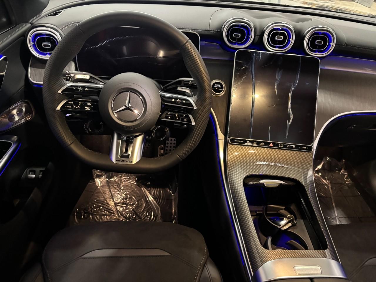 Mercedes-Benz GLC Vehicle Full-screen Gallery Image 14