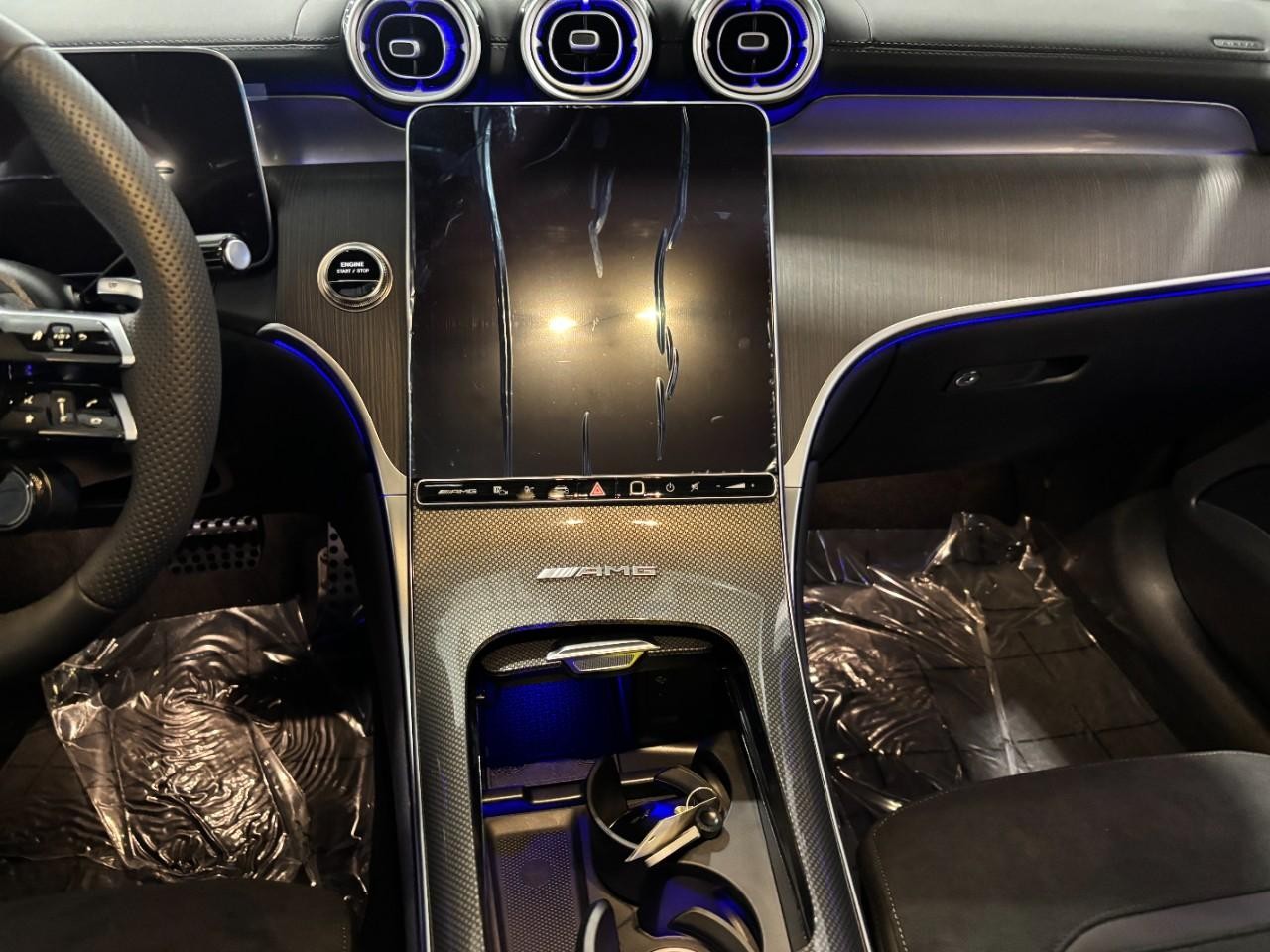 Mercedes-Benz GLC Vehicle Full-screen Gallery Image 15