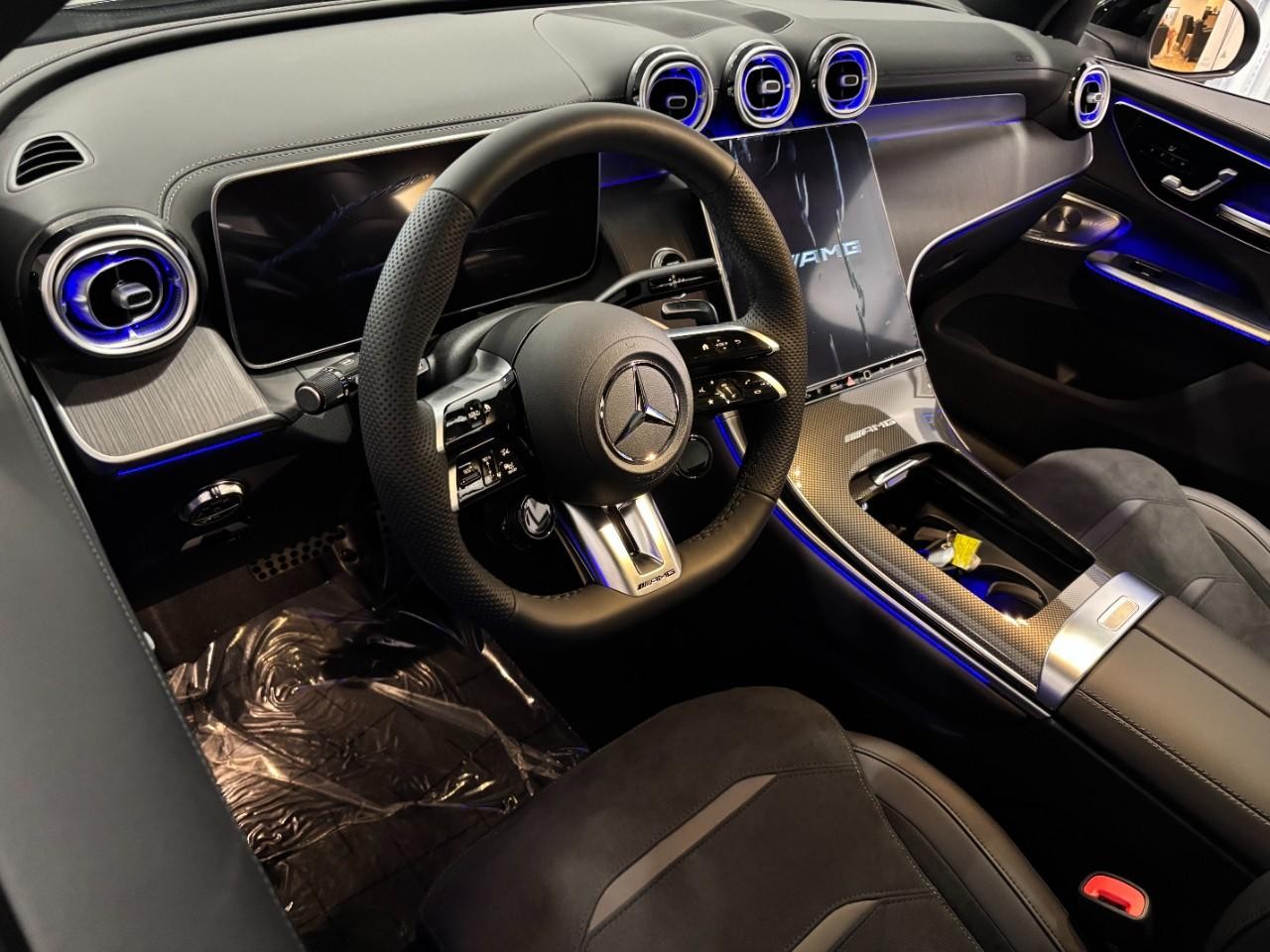 Mercedes-Benz GLC Vehicle Full-screen Gallery Image 19