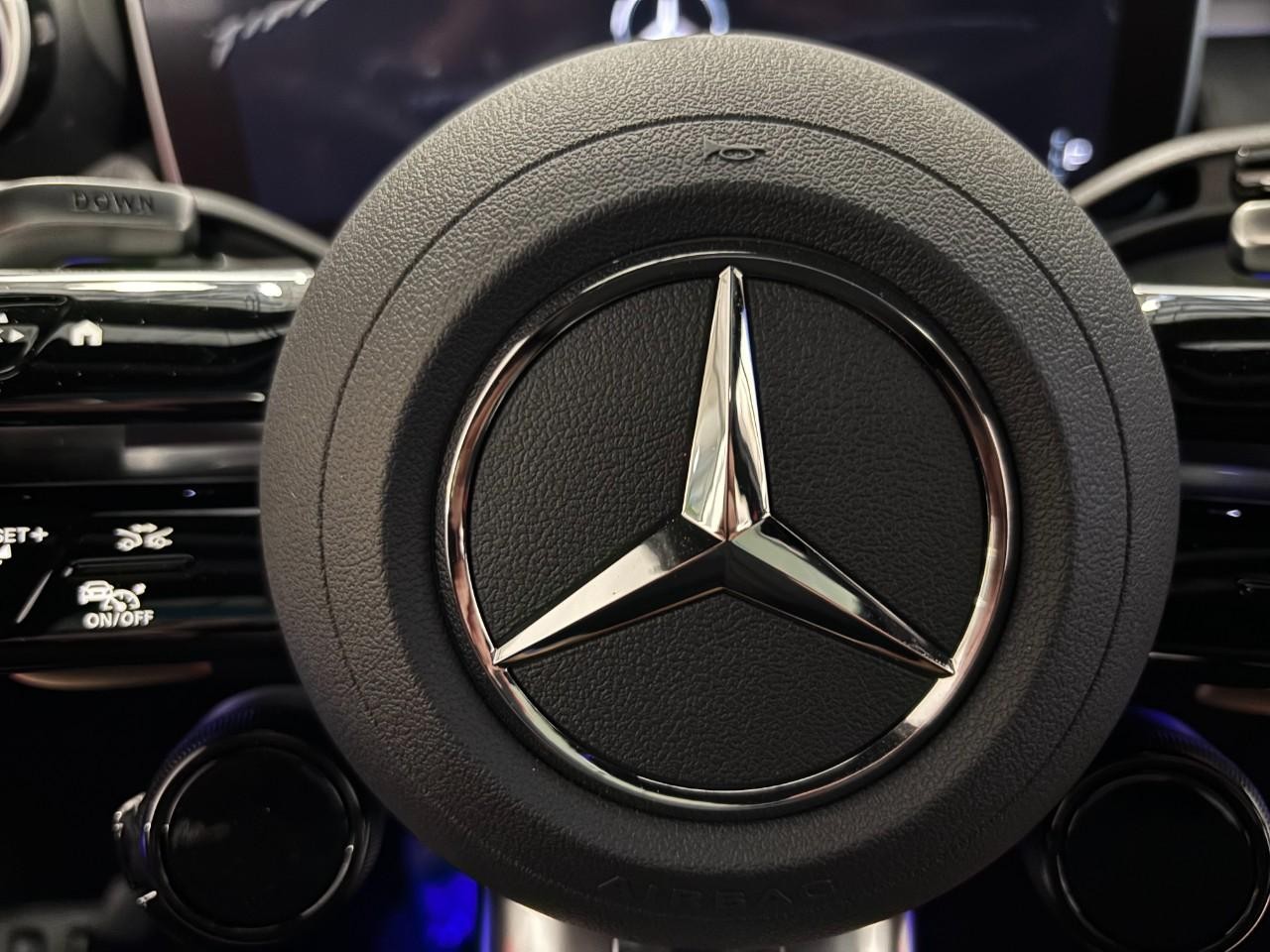 Mercedes-Benz GLC Vehicle Full-screen Gallery Image 21