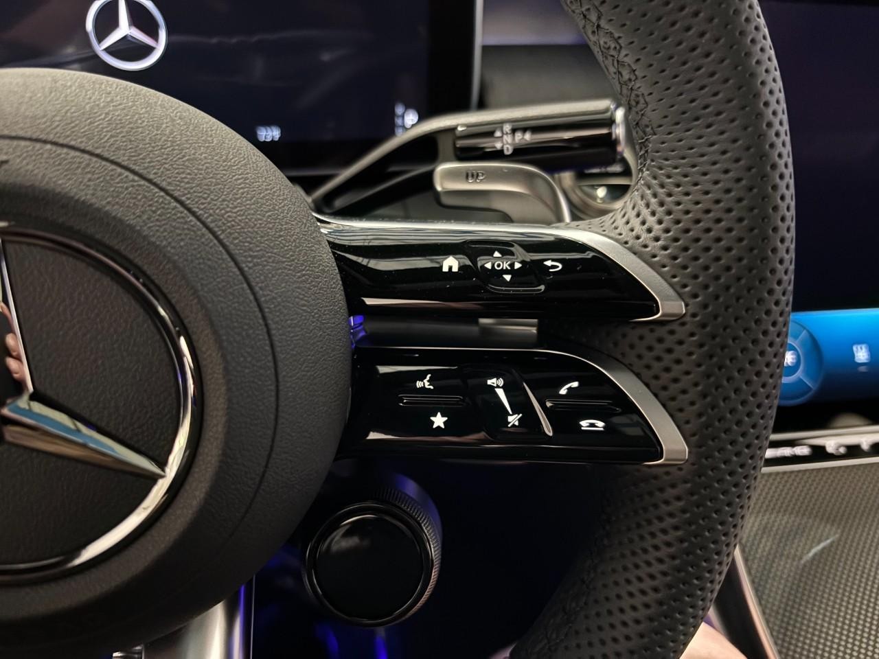 Mercedes-Benz GLC Vehicle Full-screen Gallery Image 22