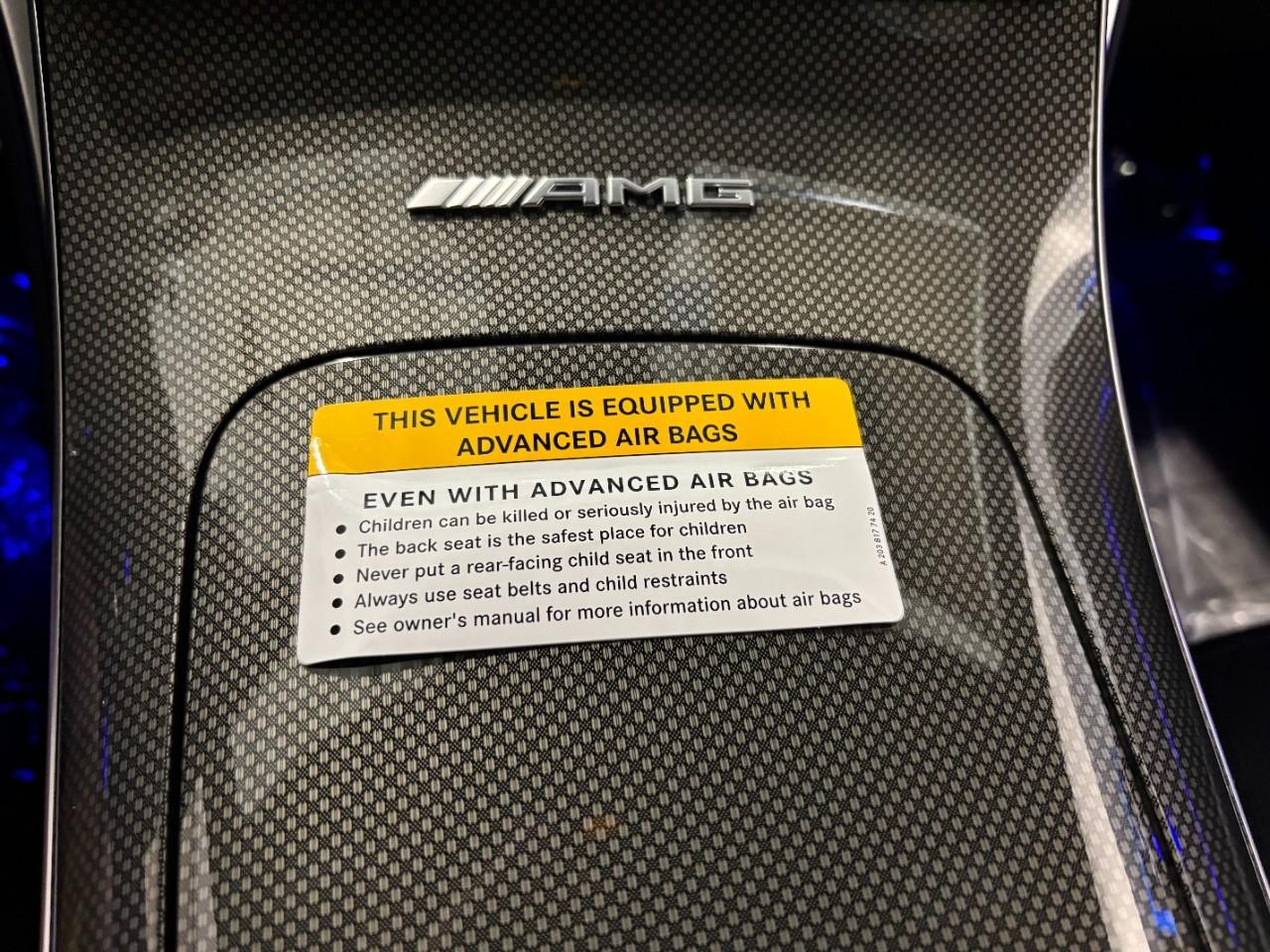 Mercedes-Benz GLC Vehicle Full-screen Gallery Image 26