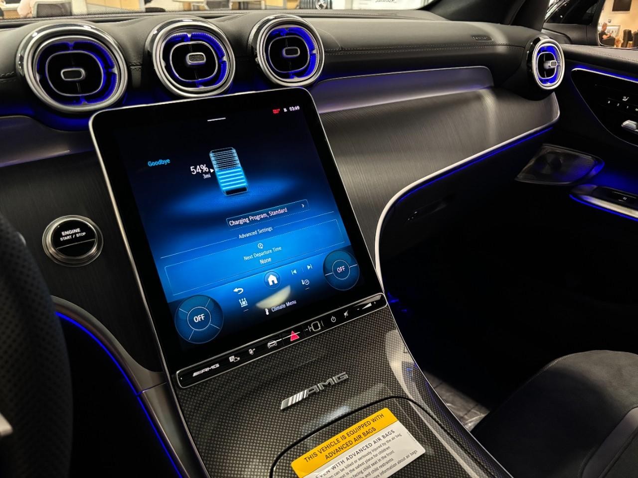 Mercedes-Benz GLC Vehicle Full-screen Gallery Image 28