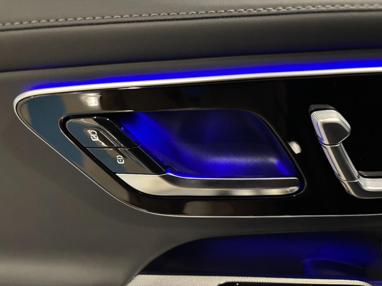 Mercedes-Benz GLC Vehicle Full-screen Gallery Image 31