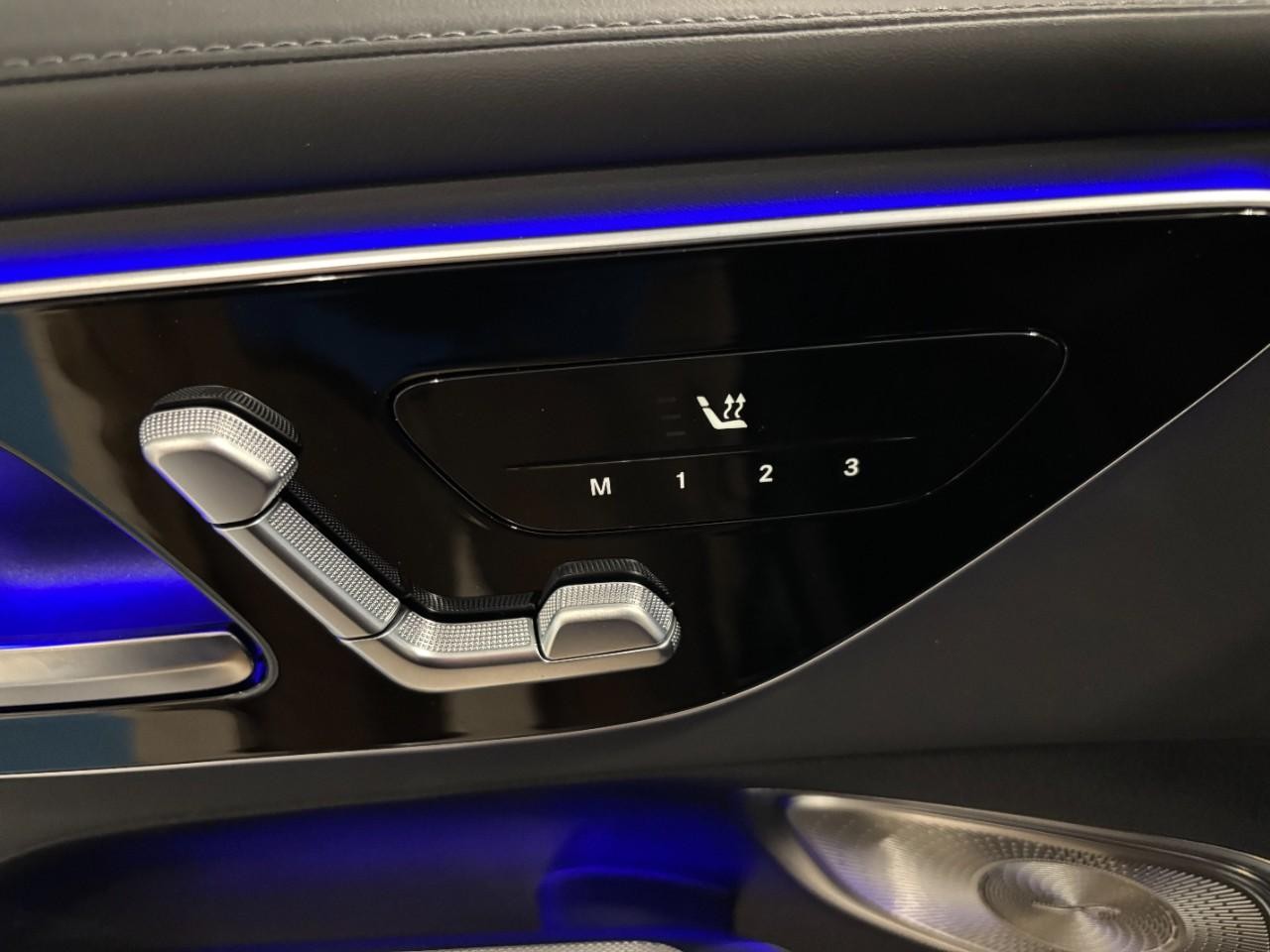 Mercedes-Benz GLC Vehicle Full-screen Gallery Image 32