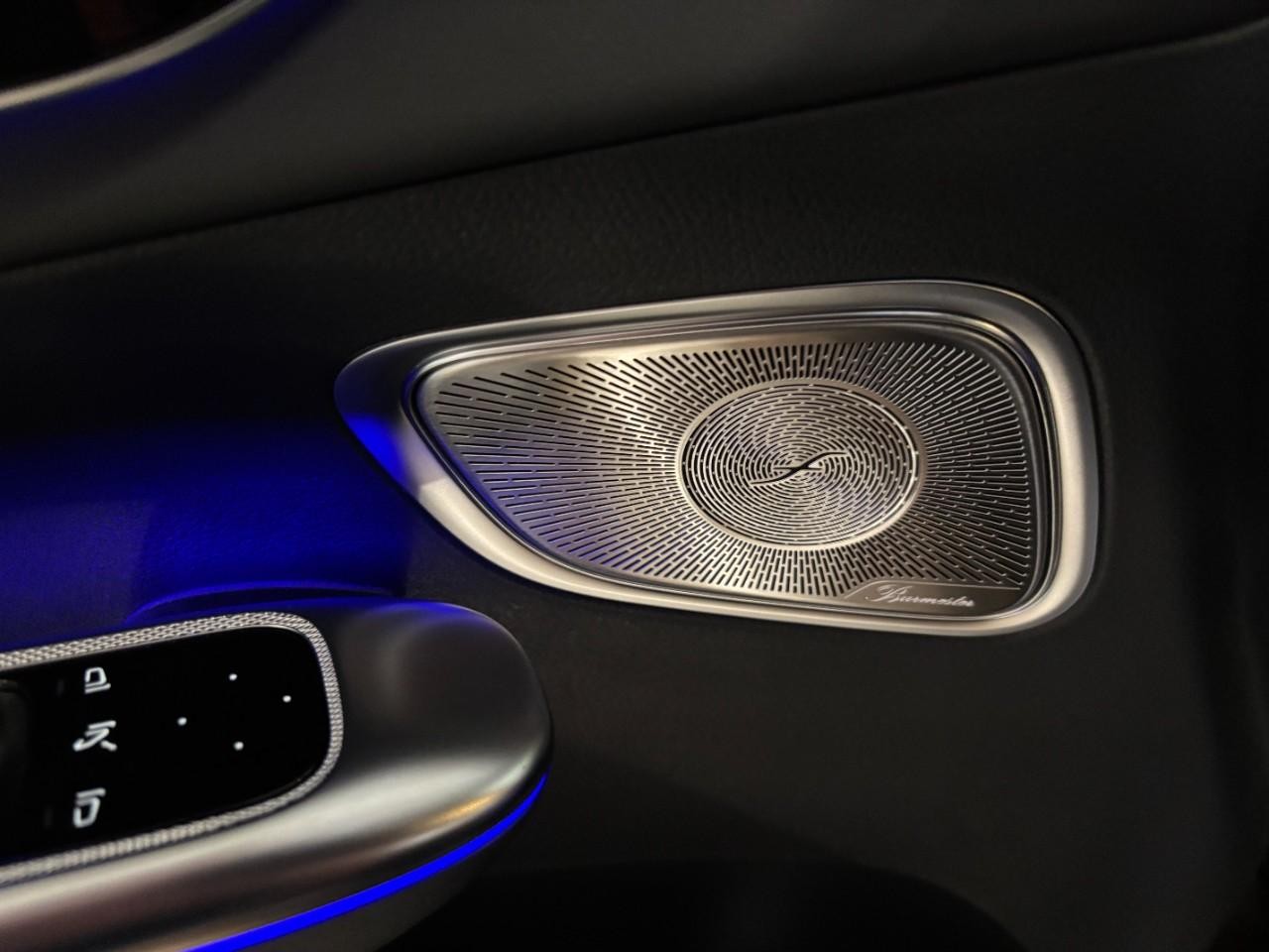 Mercedes-Benz GLC Vehicle Full-screen Gallery Image 34