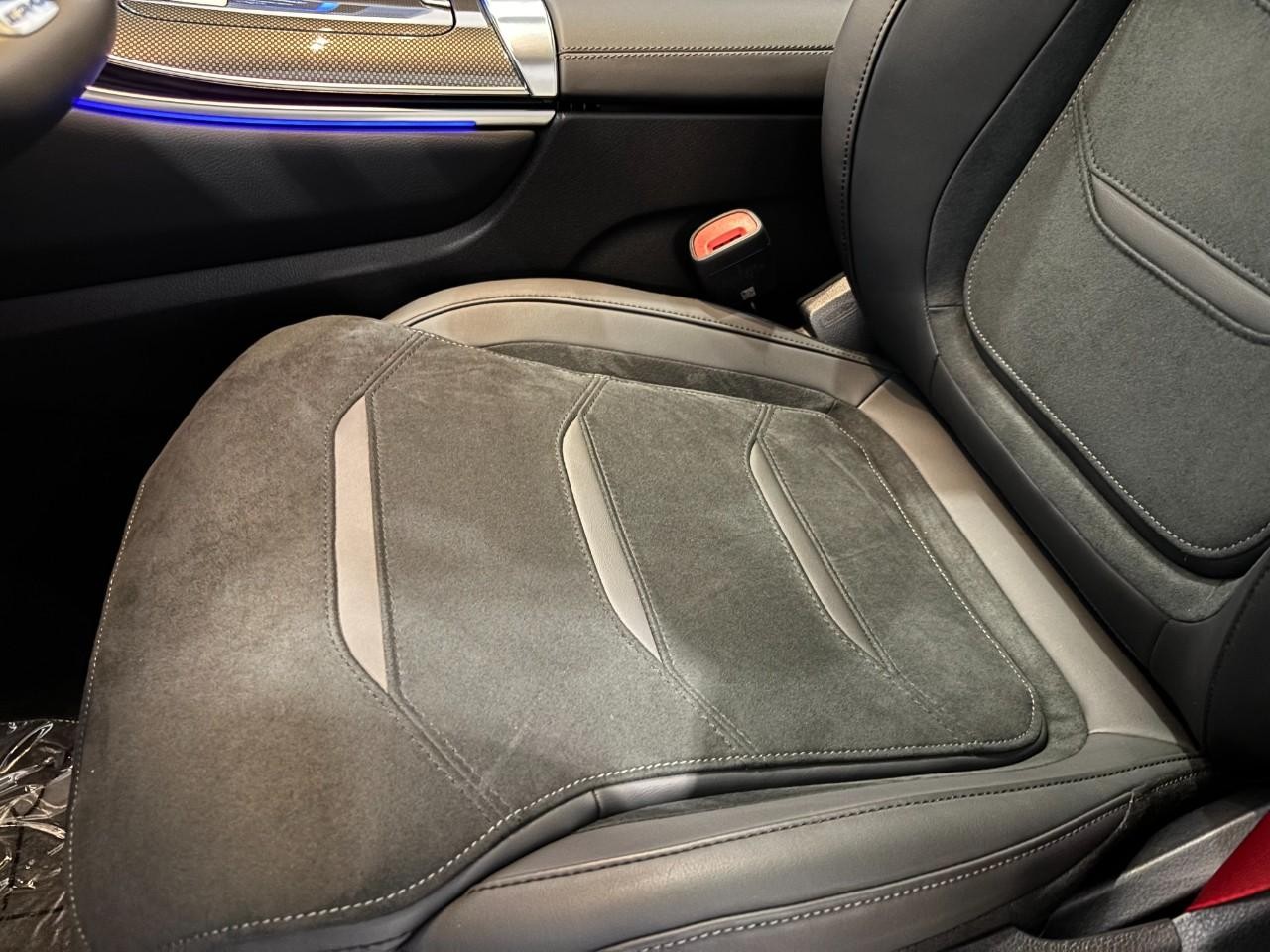 Mercedes-Benz GLC Vehicle Full-screen Gallery Image 38