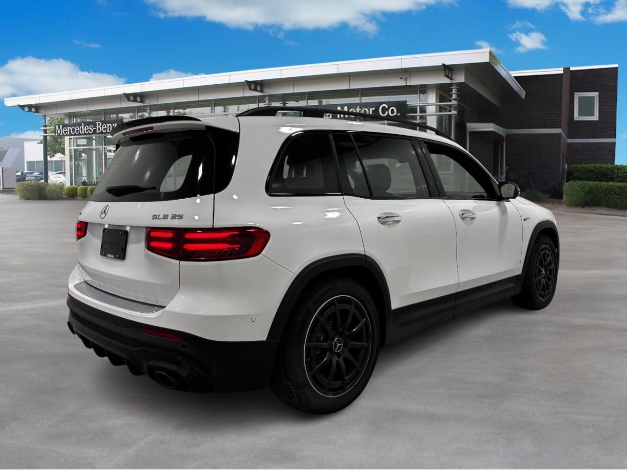 Mercedes-Benz GLB Vehicle Full-screen Gallery Image 4