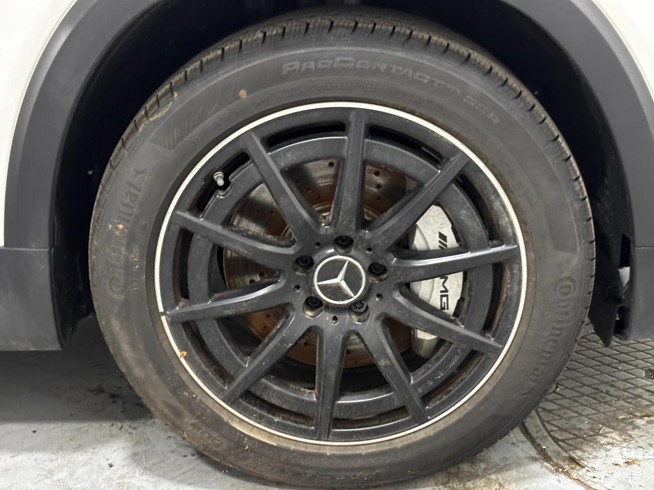 Mercedes-Benz GLB Vehicle Full-screen Gallery Image 5