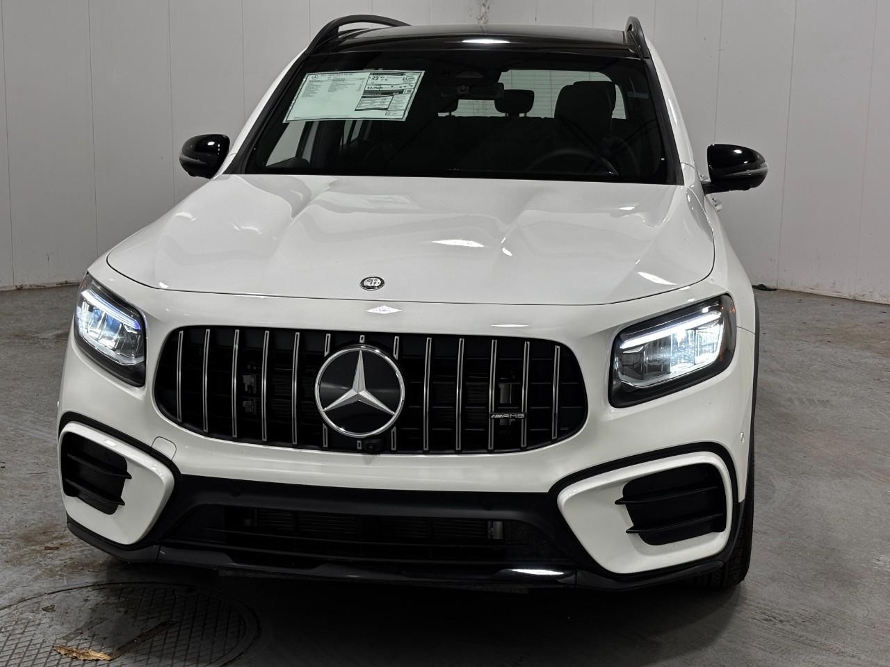 Mercedes-Benz GLB Vehicle Full-screen Gallery Image 7