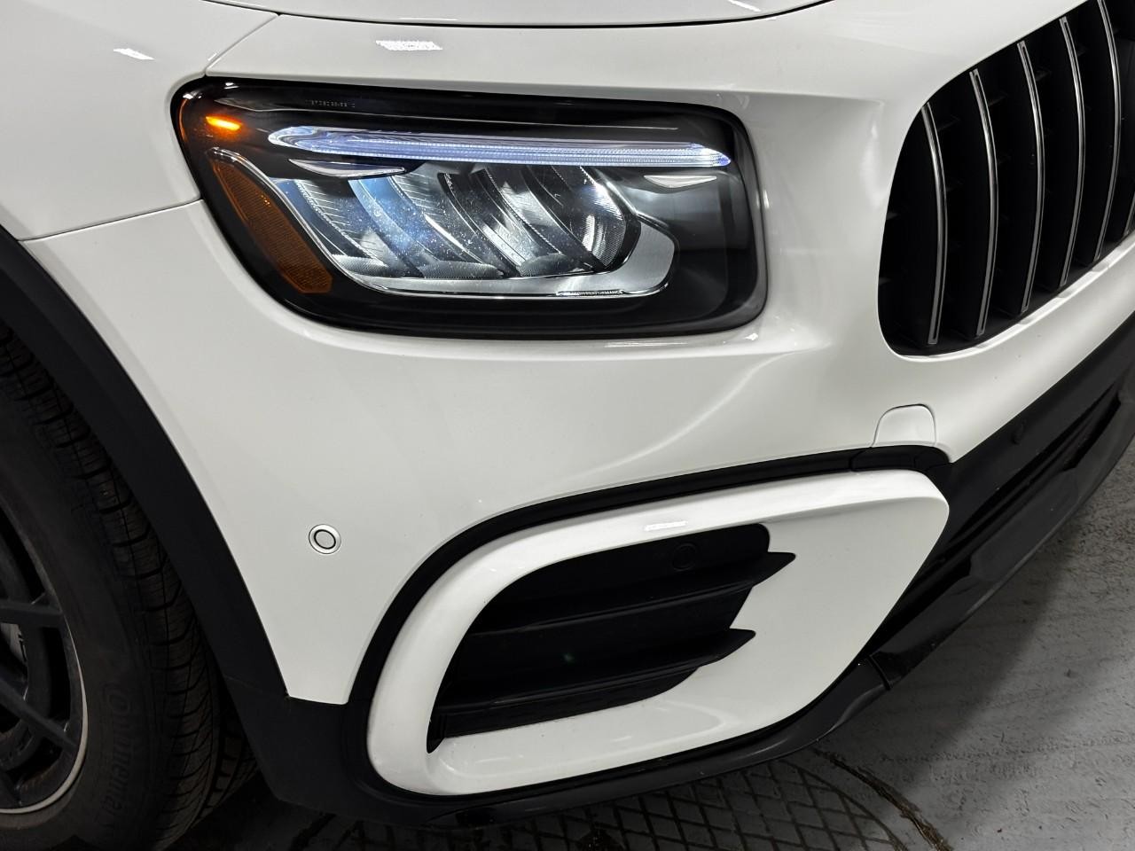 Mercedes-Benz GLB Vehicle Full-screen Gallery Image 8