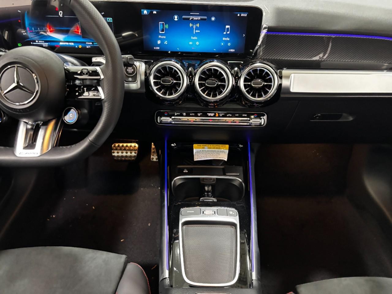 Mercedes-Benz GLB Vehicle Full-screen Gallery Image 16