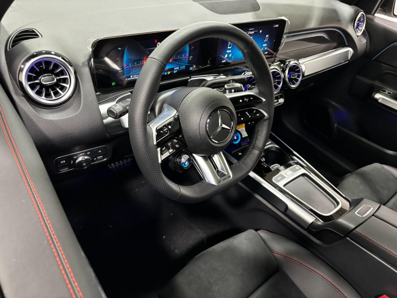 Mercedes-Benz GLB Vehicle Full-screen Gallery Image 20