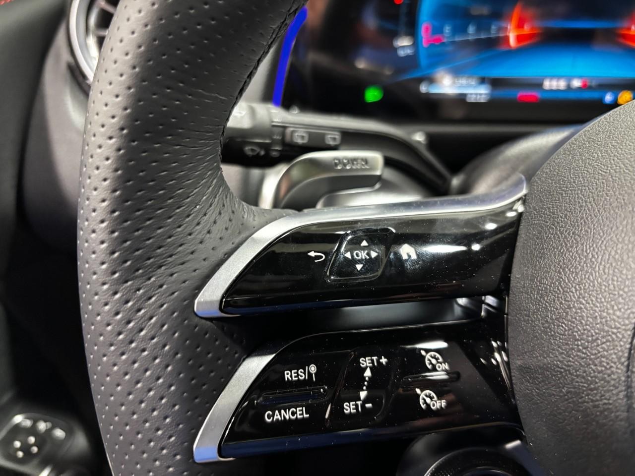 Mercedes-Benz GLB Vehicle Full-screen Gallery Image 21