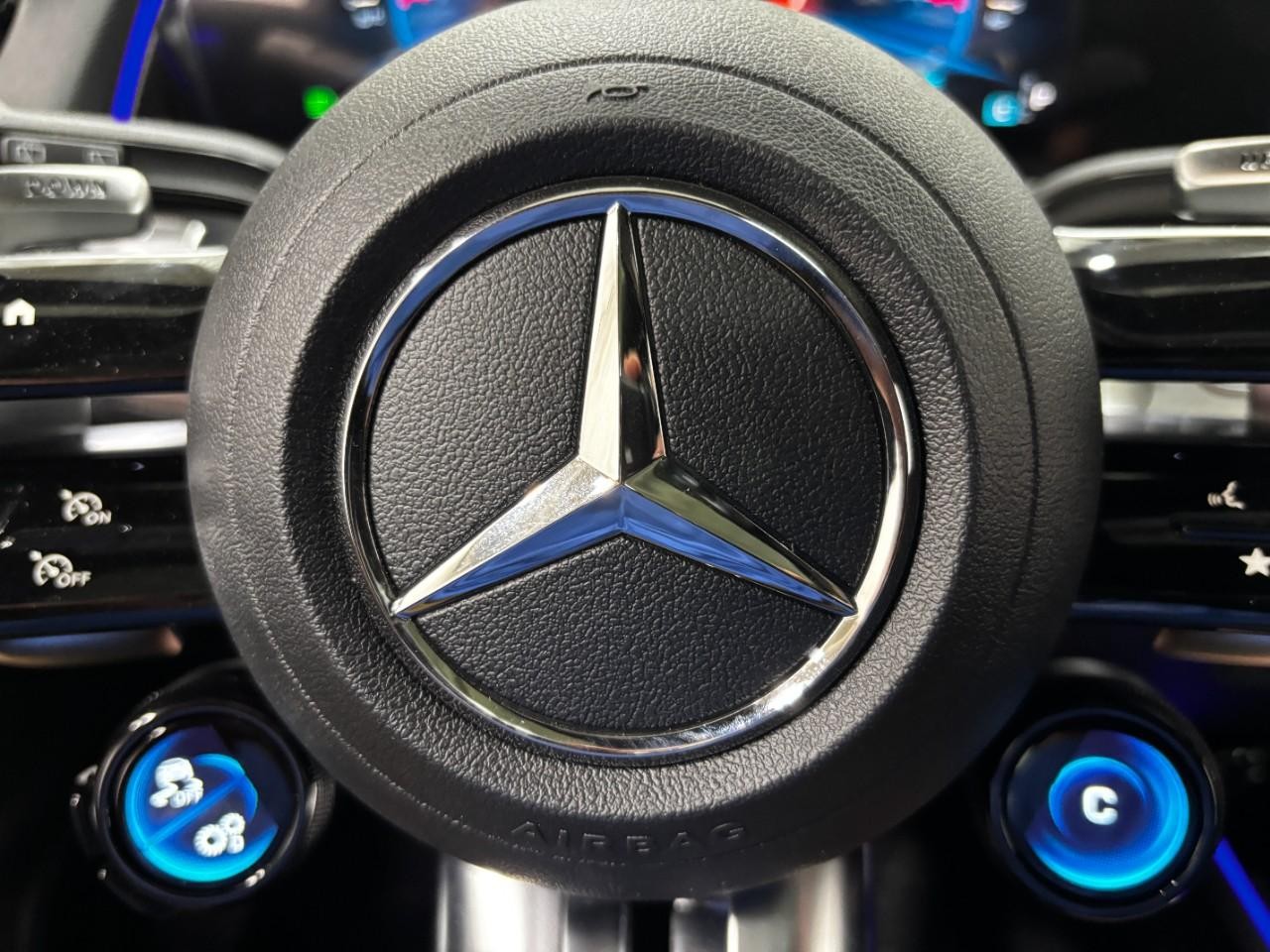 Mercedes-Benz GLB Vehicle Full-screen Gallery Image 22