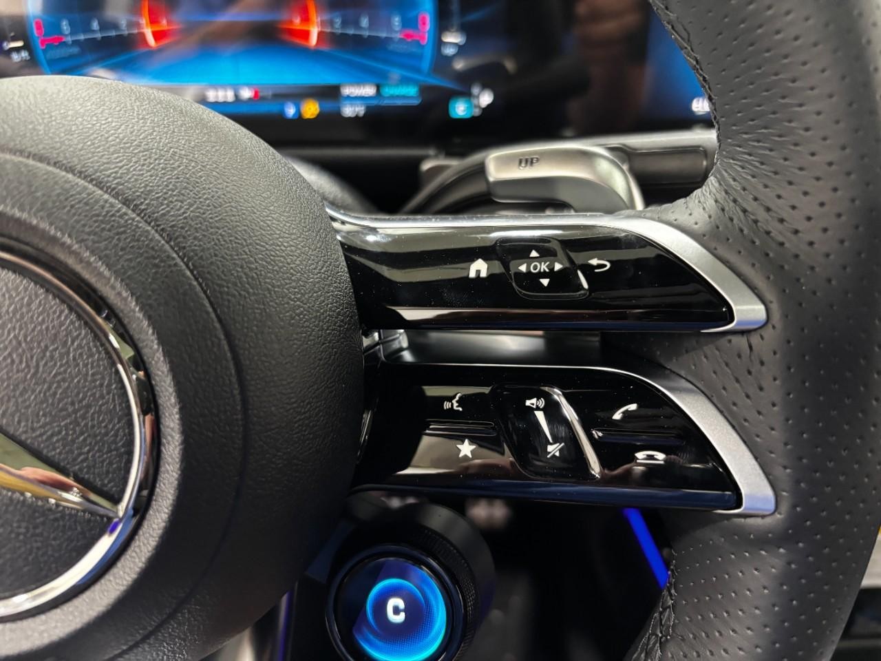 Mercedes-Benz GLB Vehicle Full-screen Gallery Image 23