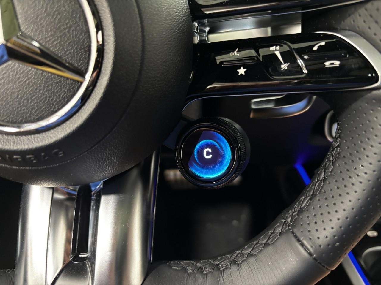 Mercedes-Benz GLB Vehicle Full-screen Gallery Image 25