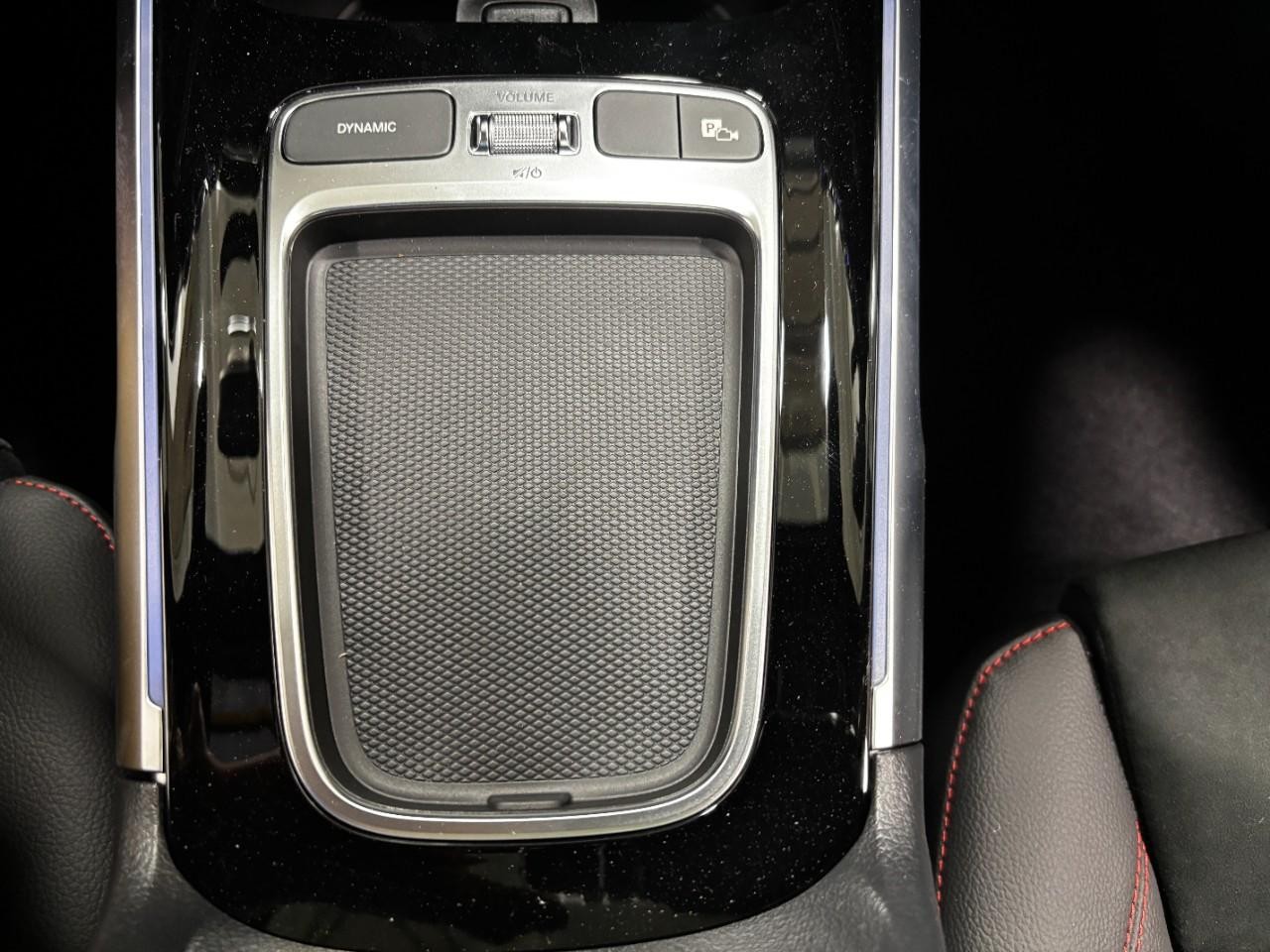 Mercedes-Benz GLB Vehicle Full-screen Gallery Image 32