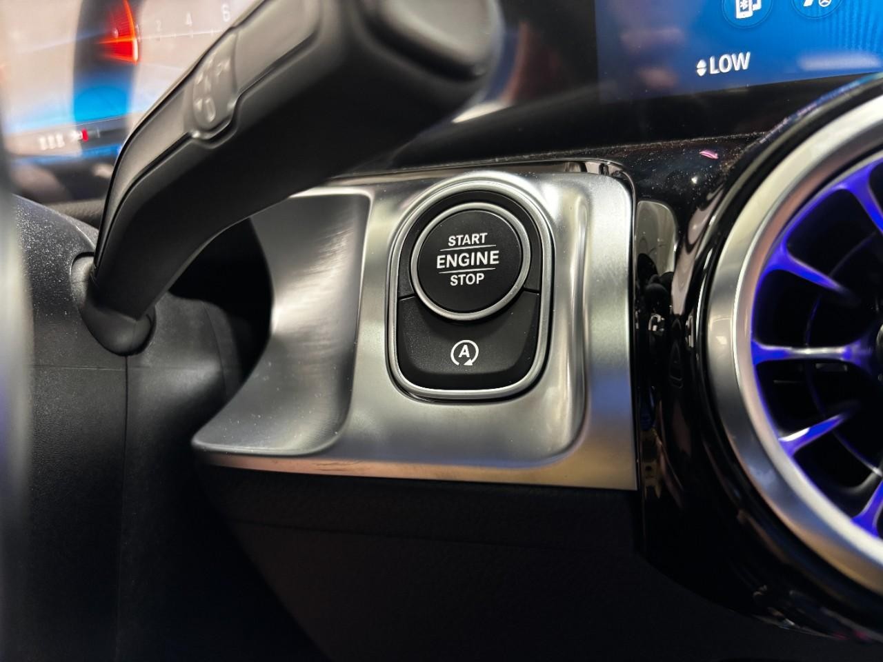 Mercedes-Benz GLB Vehicle Full-screen Gallery Image 34