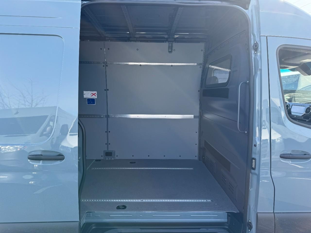 Mercedes-Benz Sprinter Cargo Van Vehicle Full-screen Gallery Image 19