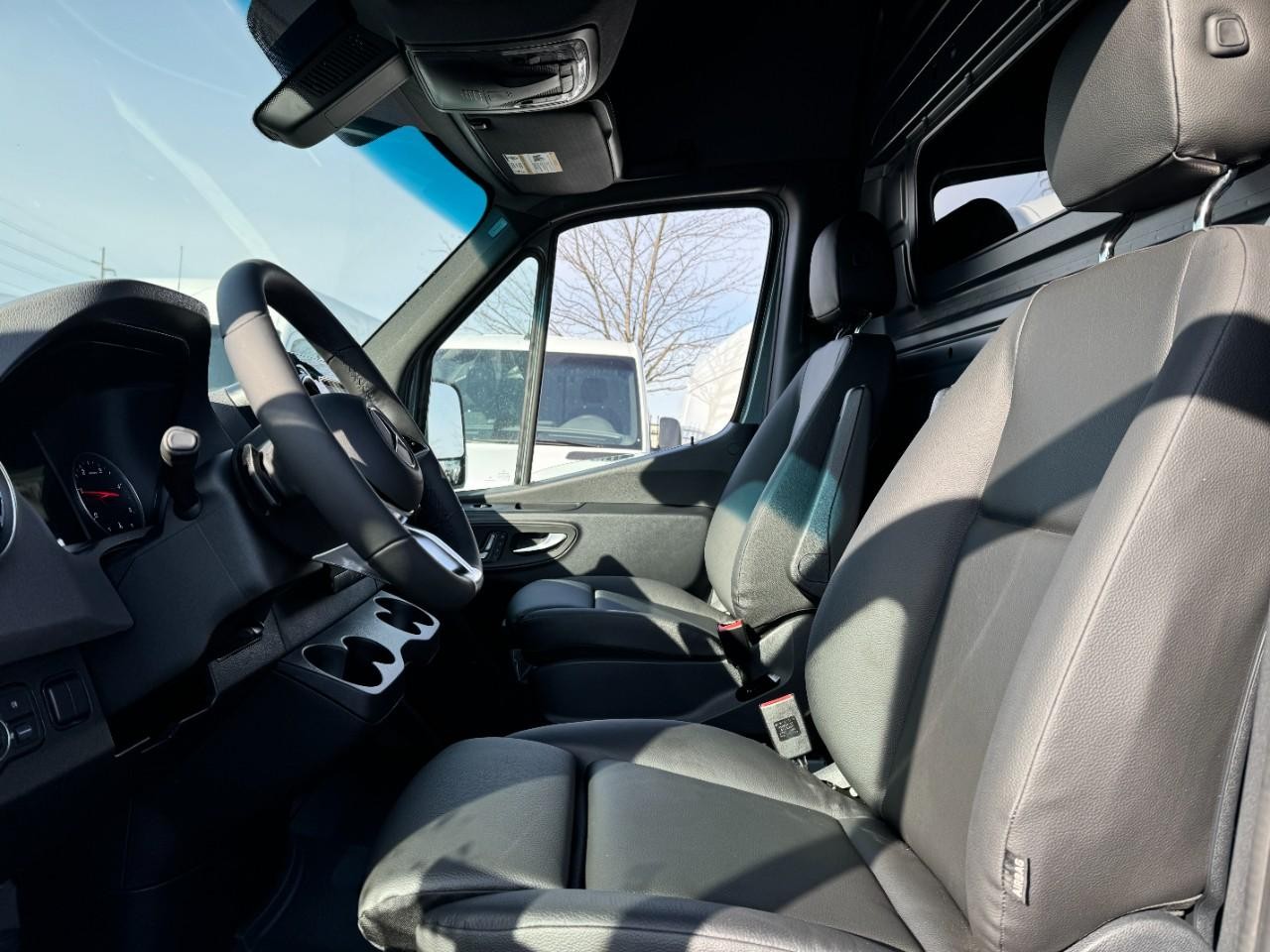 Mercedes-Benz Sprinter Cargo Van Vehicle Full-screen Gallery Image 25