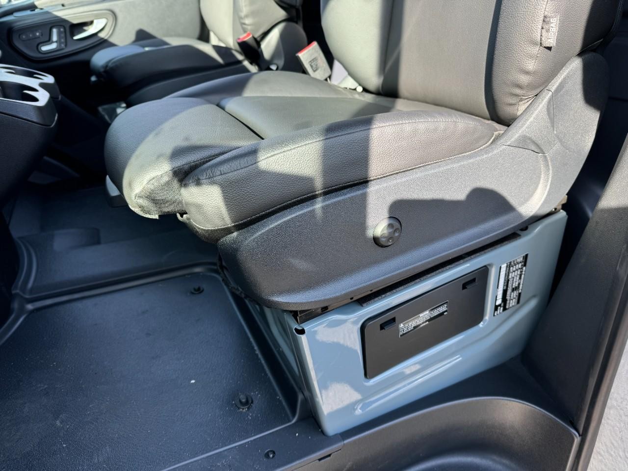 Mercedes-Benz Sprinter Cargo Van Vehicle Full-screen Gallery Image 26