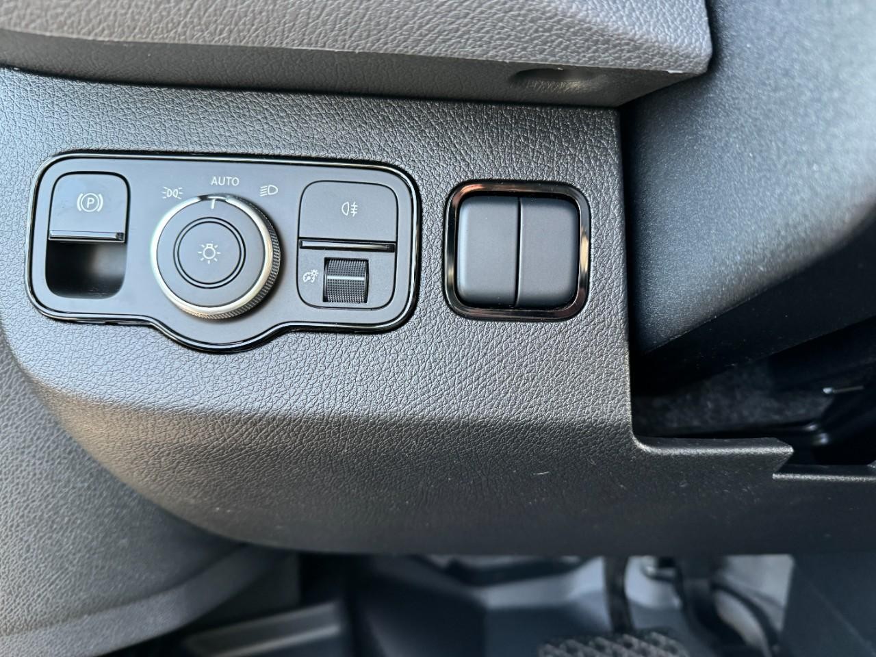 Mercedes-Benz Sprinter Cargo Van Vehicle Full-screen Gallery Image 27