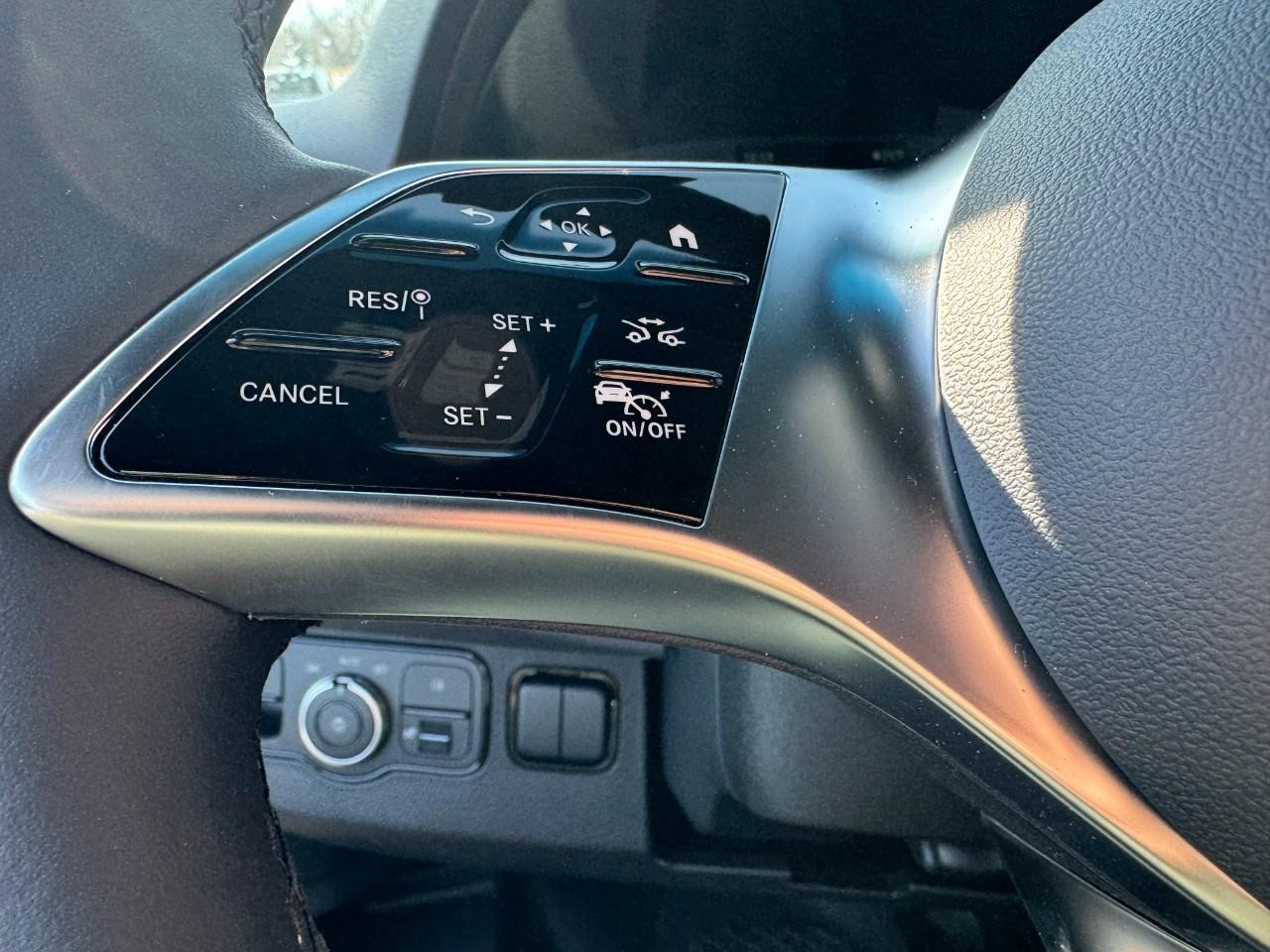 Mercedes-Benz Sprinter Cargo Van Vehicle Full-screen Gallery Image 28