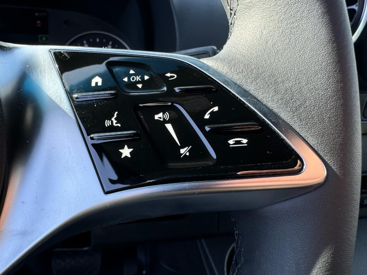 Mercedes-Benz Sprinter Cargo Van Vehicle Full-screen Gallery Image 29