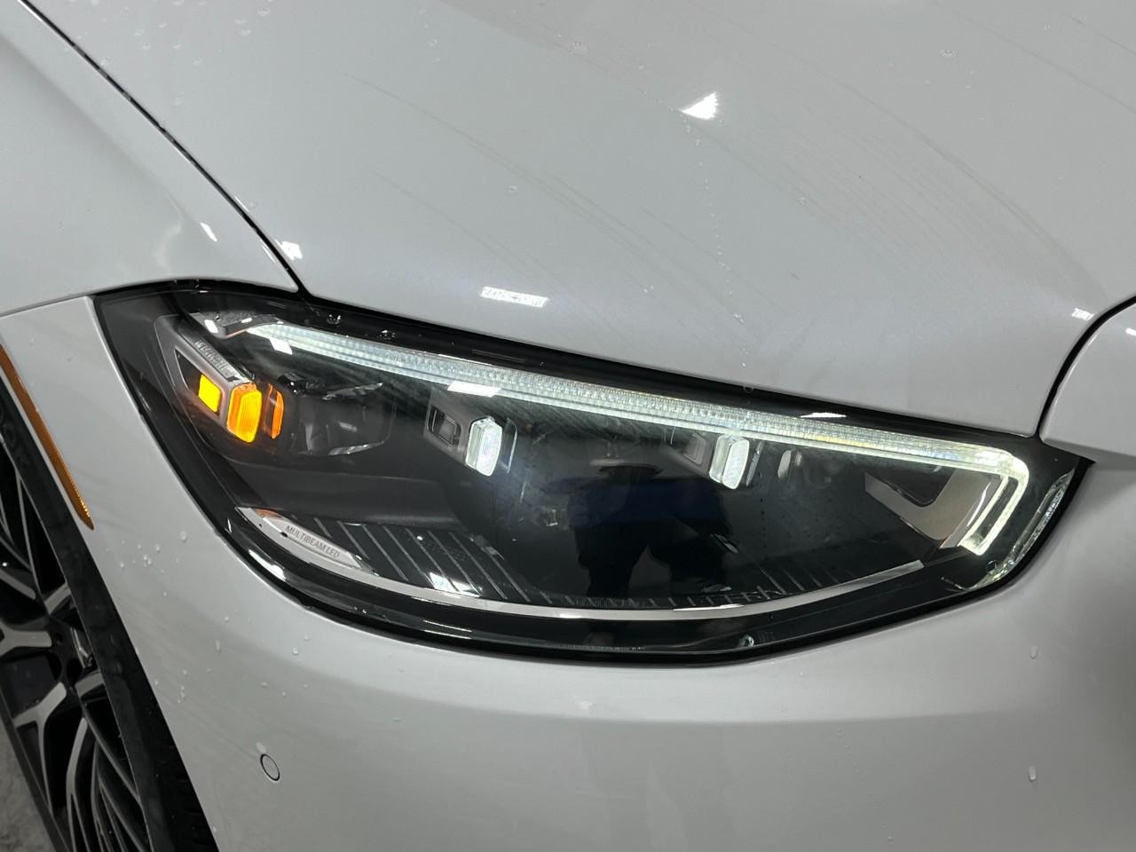 Mercedes-Benz S-Class Vehicle Full-screen Gallery Image 8