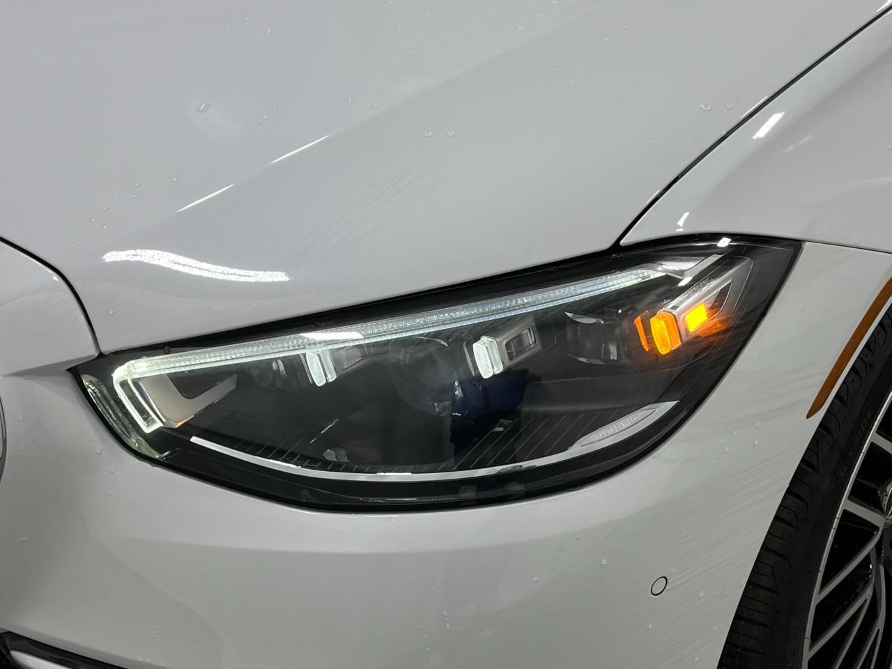 Mercedes-Benz S-Class Vehicle Full-screen Gallery Image 9