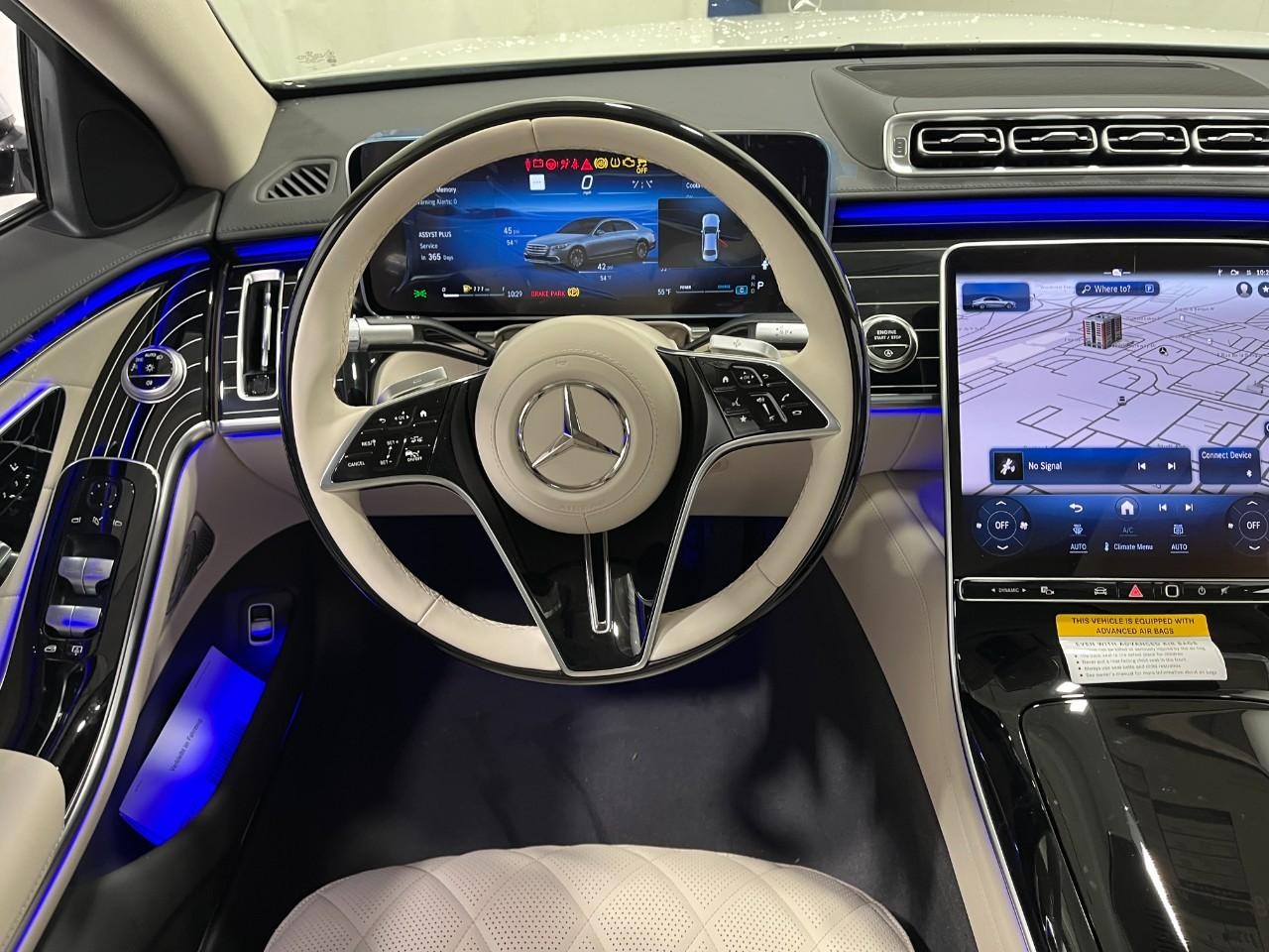 Mercedes-Benz S-Class Vehicle Full-screen Gallery Image 15