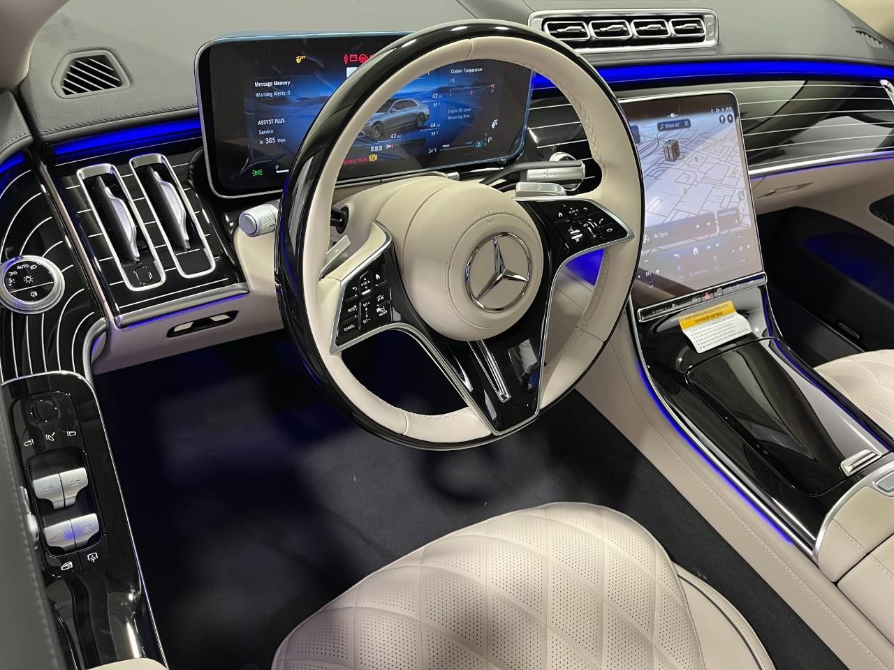 Mercedes-Benz S-Class Vehicle Full-screen Gallery Image 20