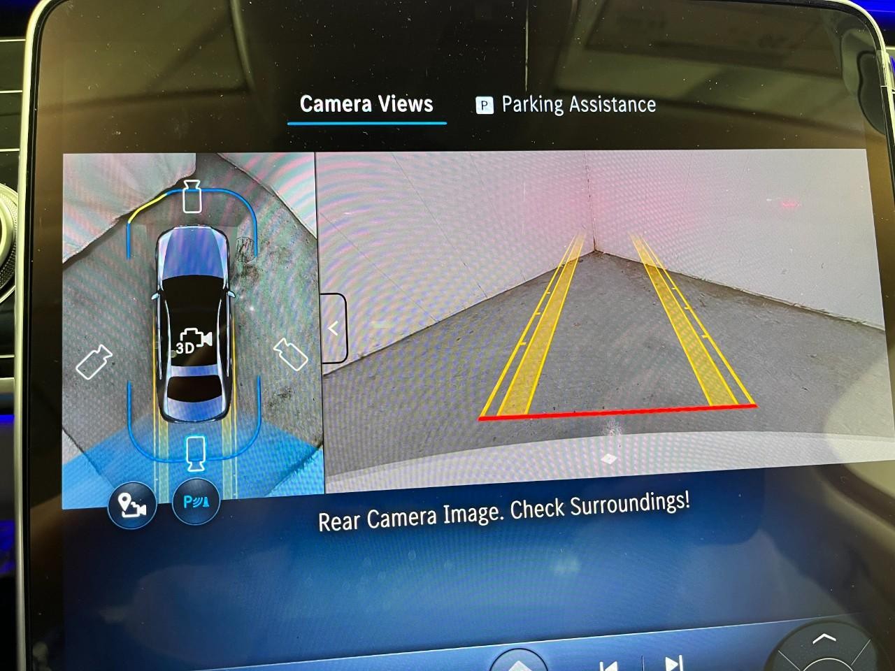 Mercedes-Benz S-Class Vehicle Full-screen Gallery Image 26