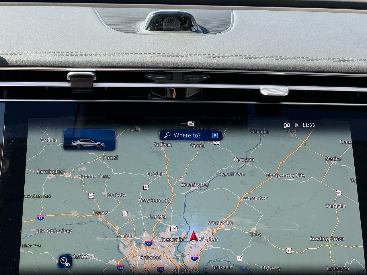 Mercedes-Benz E-Class Vehicle Full-screen Gallery Image 8