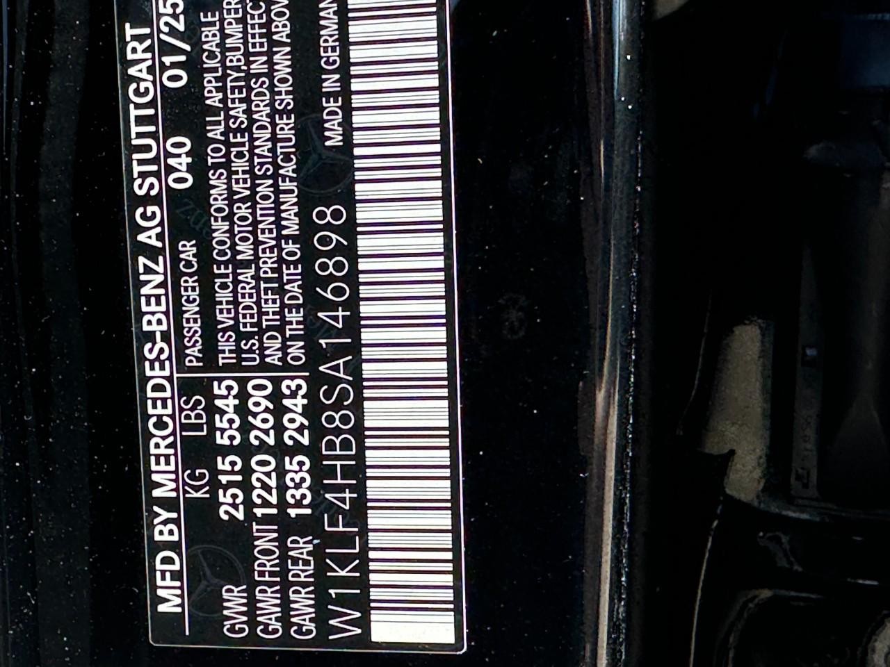 Mercedes-Benz E-Class Vehicle Full-screen Gallery Image 33