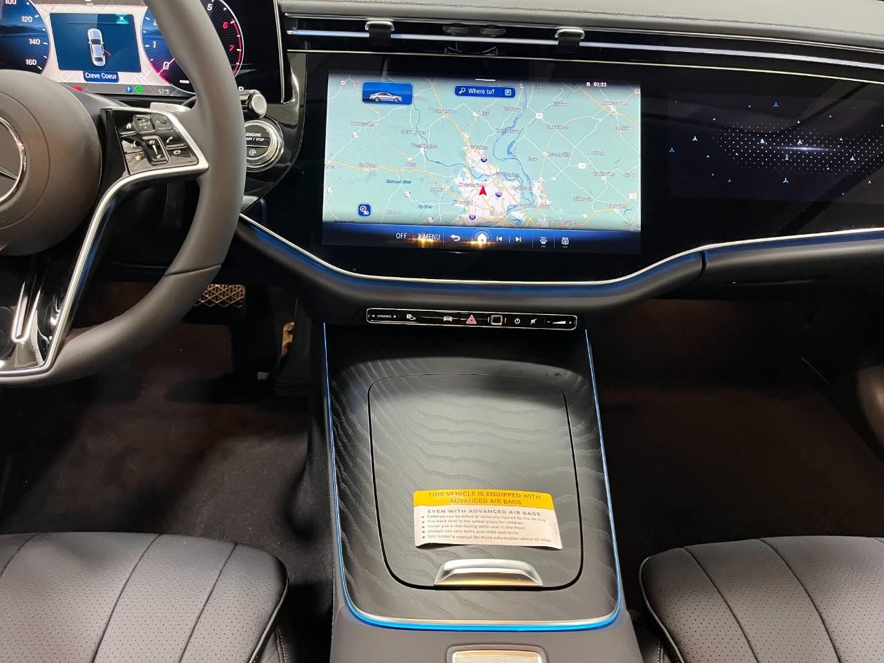 Mercedes-Benz E-Class Vehicle Full-screen Gallery Image 16