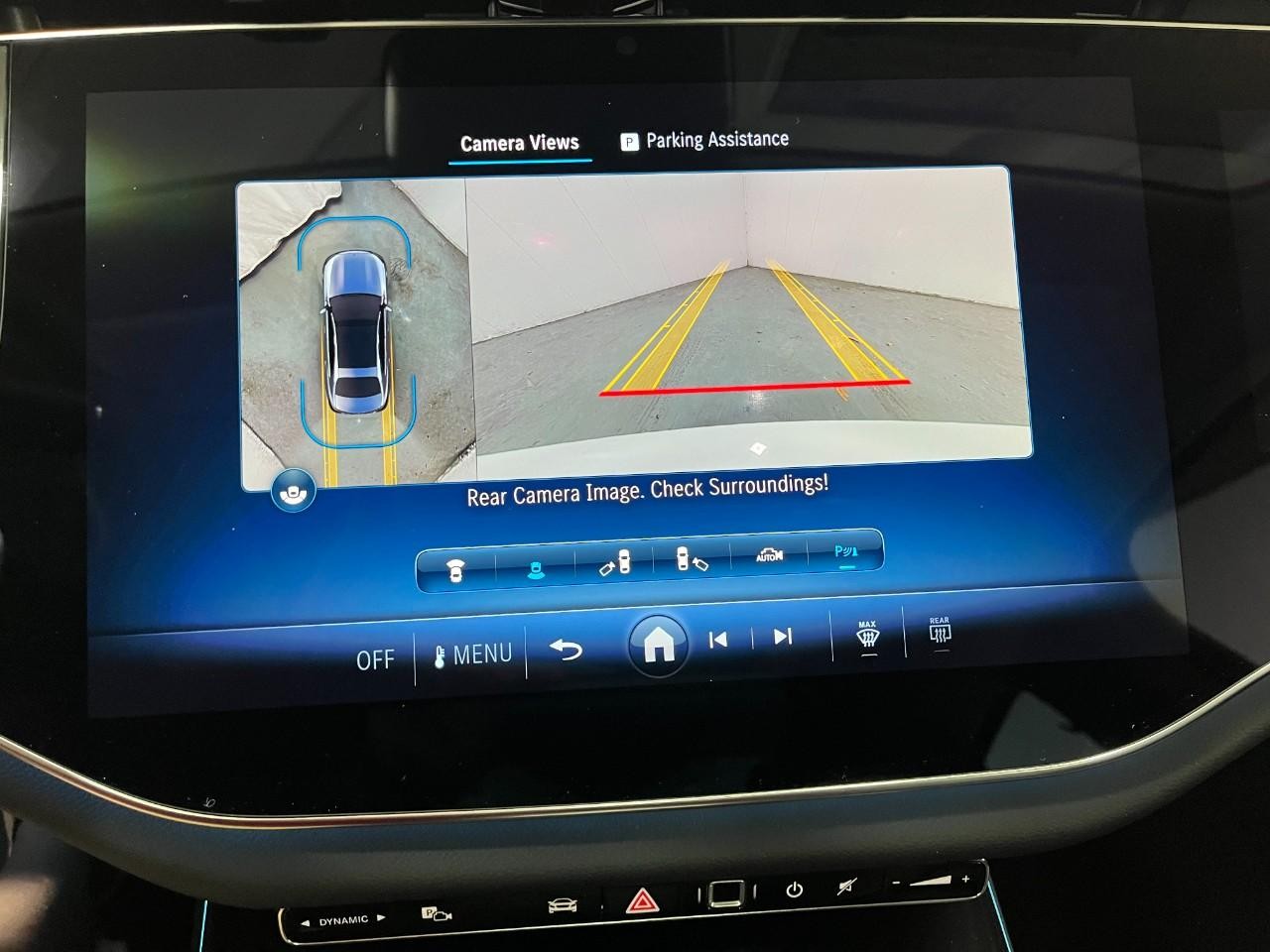 Mercedes-Benz E-Class Vehicle Full-screen Gallery Image 26