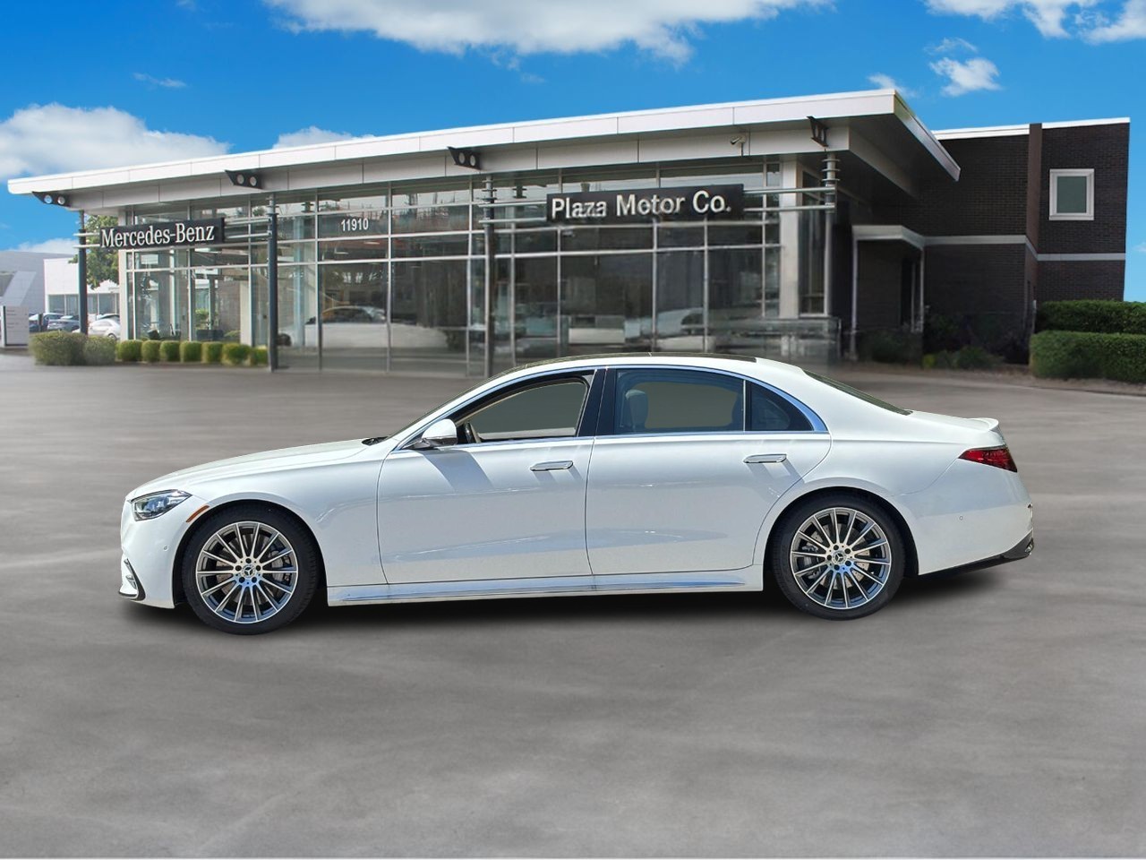 Mercedes-Benz S-Class Vehicle Full-screen Gallery Image 2