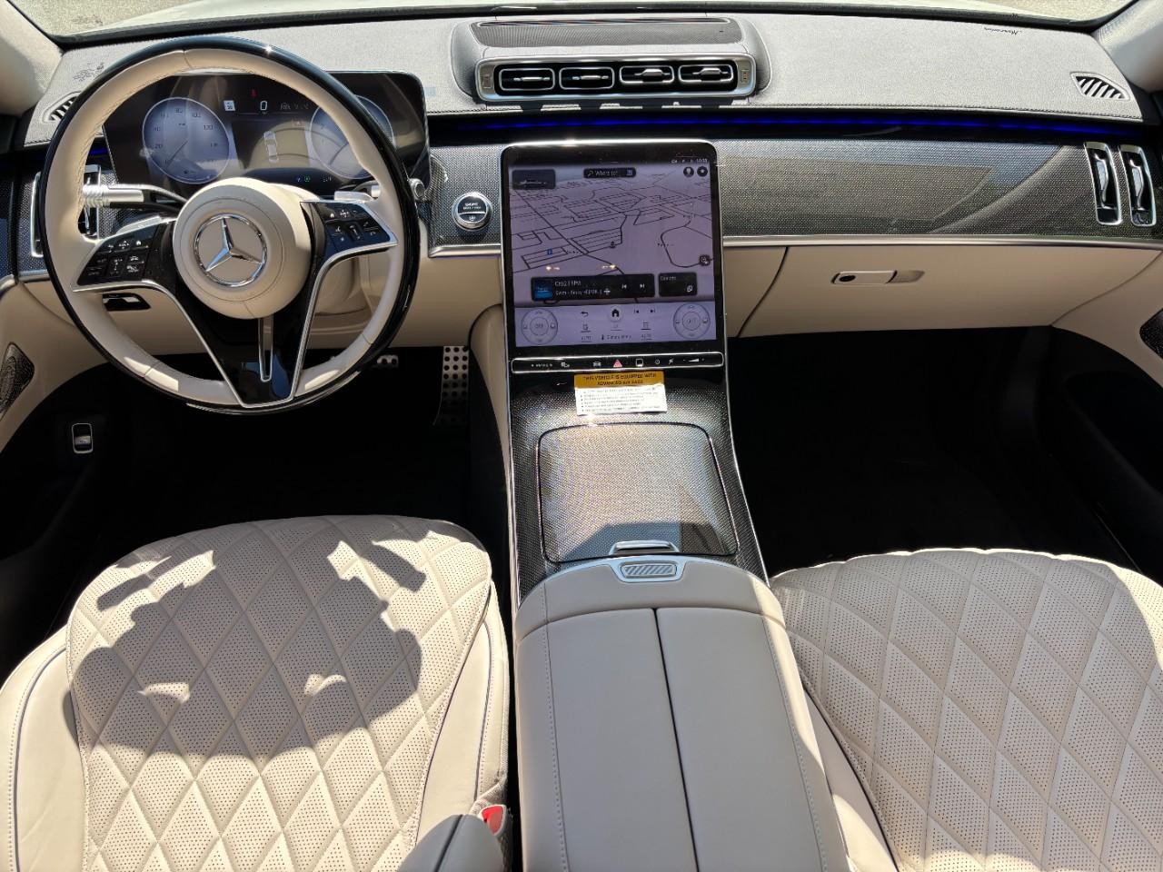 Mercedes-Benz S-Class Vehicle Full-screen Gallery Image 14