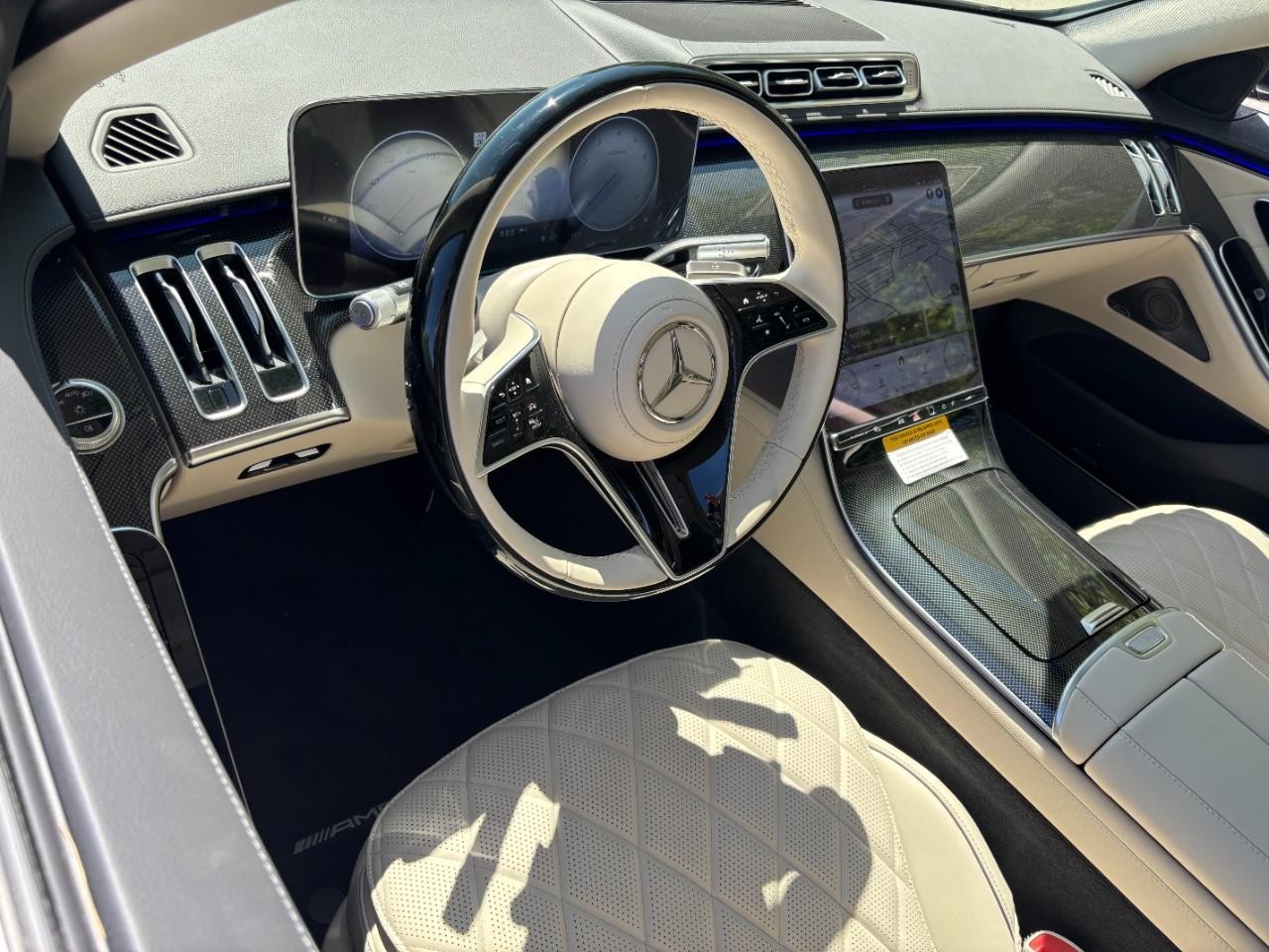 Mercedes-Benz S-Class Vehicle Full-screen Gallery Image 20