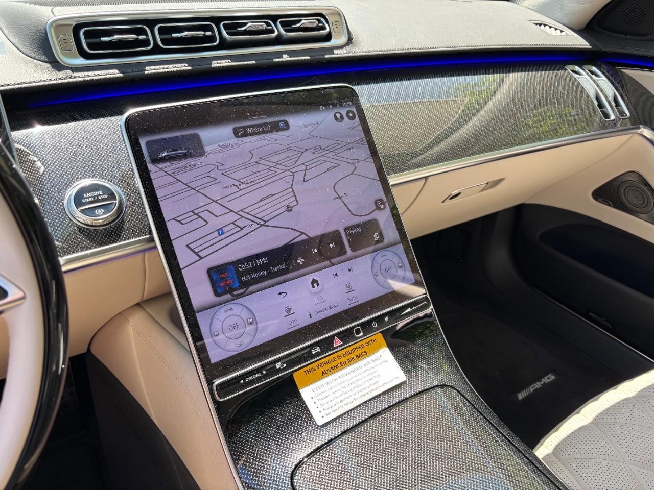 Mercedes-Benz S-Class Vehicle Full-screen Gallery Image 28