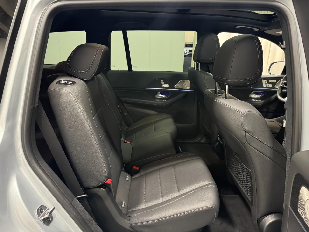 Mercedes-Benz GLS Vehicle Full-screen Gallery Image 10