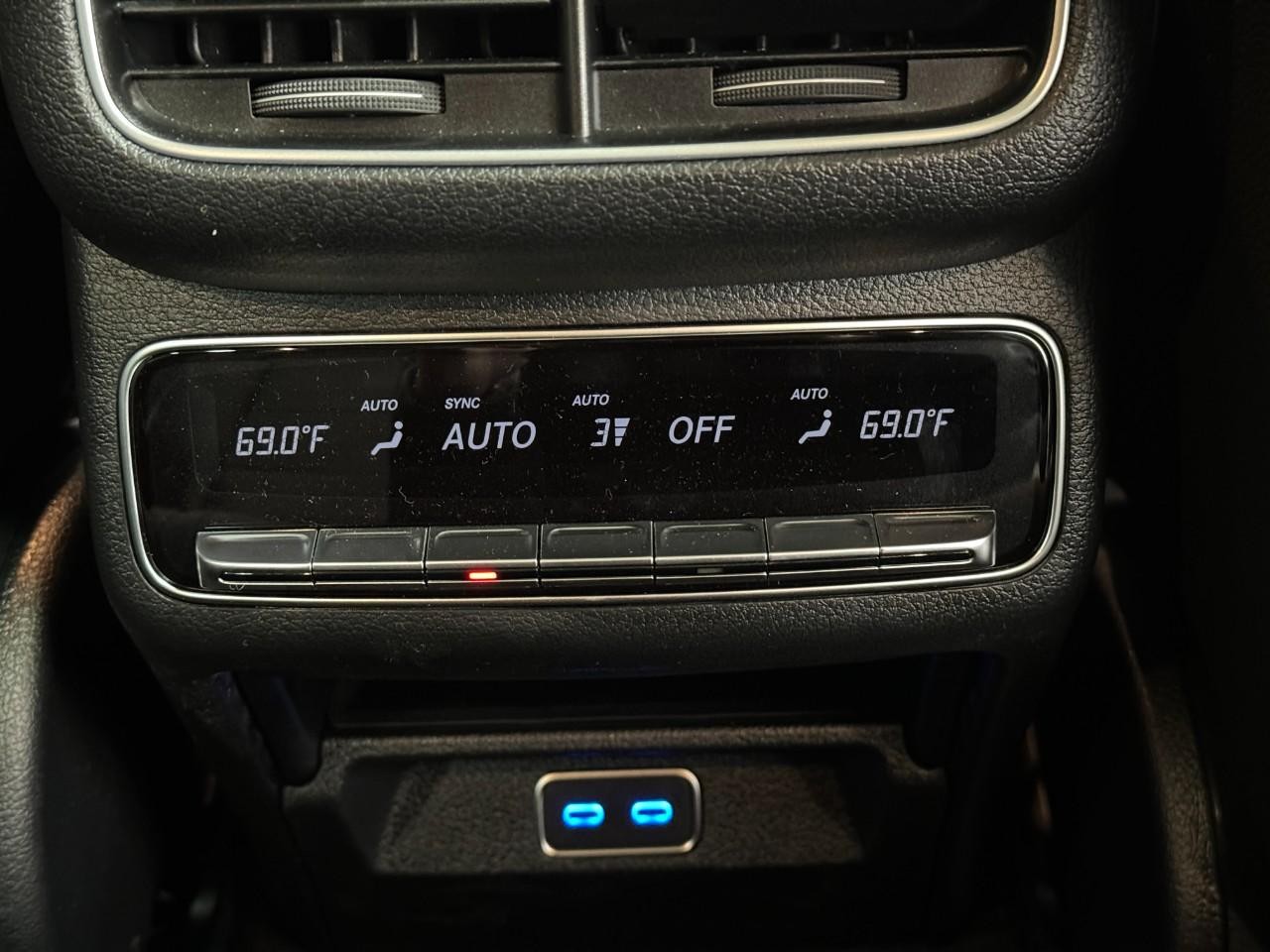 Mercedes-Benz GLS Vehicle Full-screen Gallery Image 11